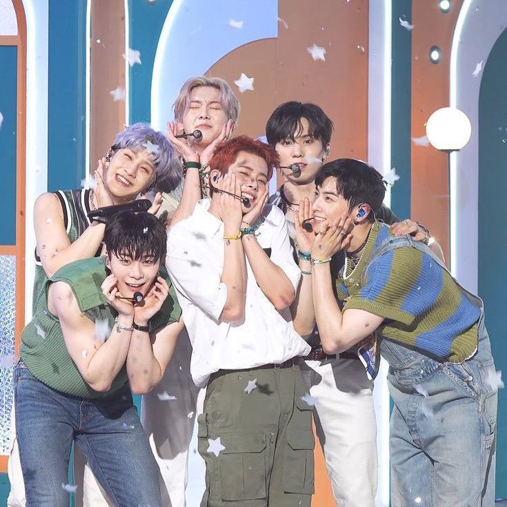 A moment captured by a fan of Cha Eunwoo