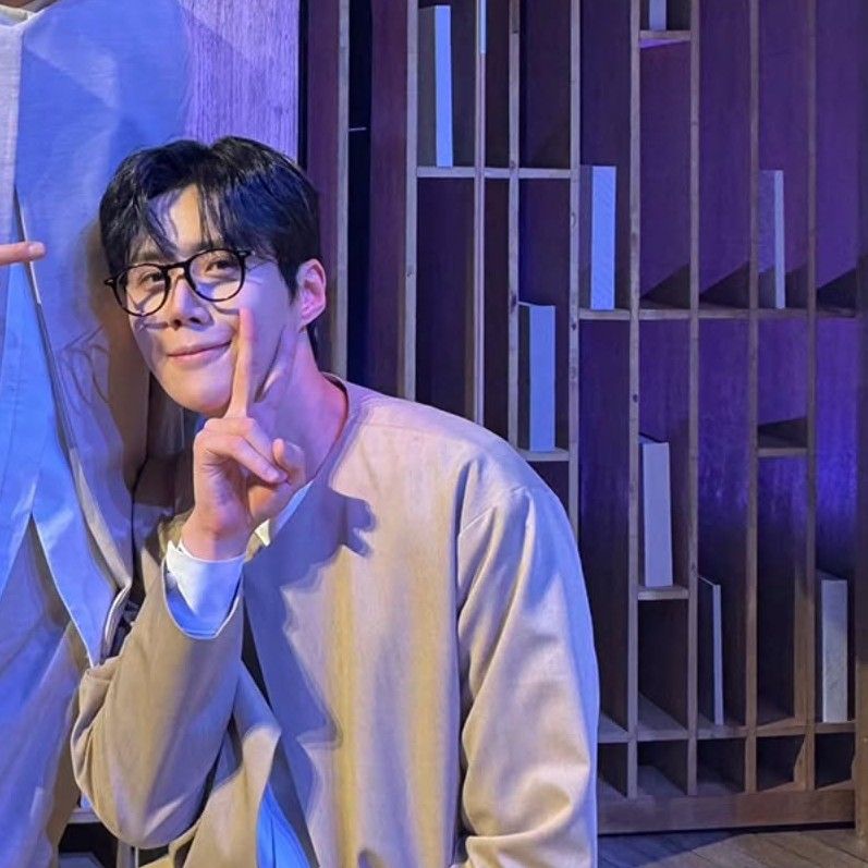 Behind-the-scenes cut of Kim Seonho