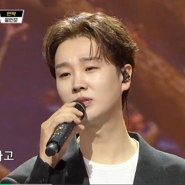 A moment captured by a fan of Song Minjun