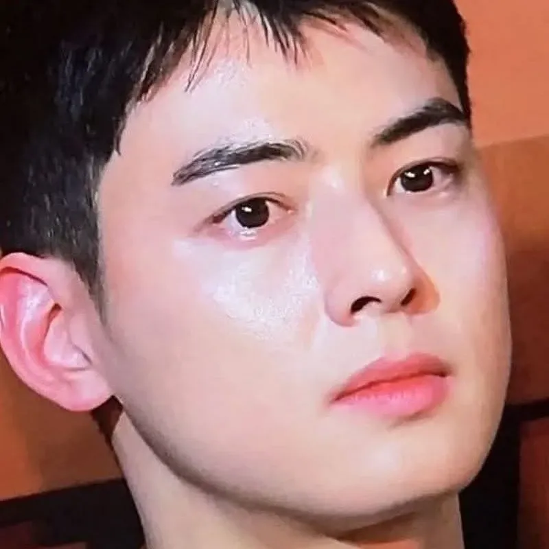Latest photo of Cha Eunwoo