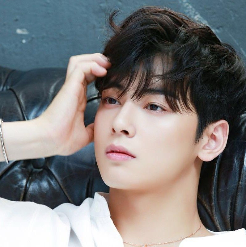 Latest photo of Cha Eunwoo