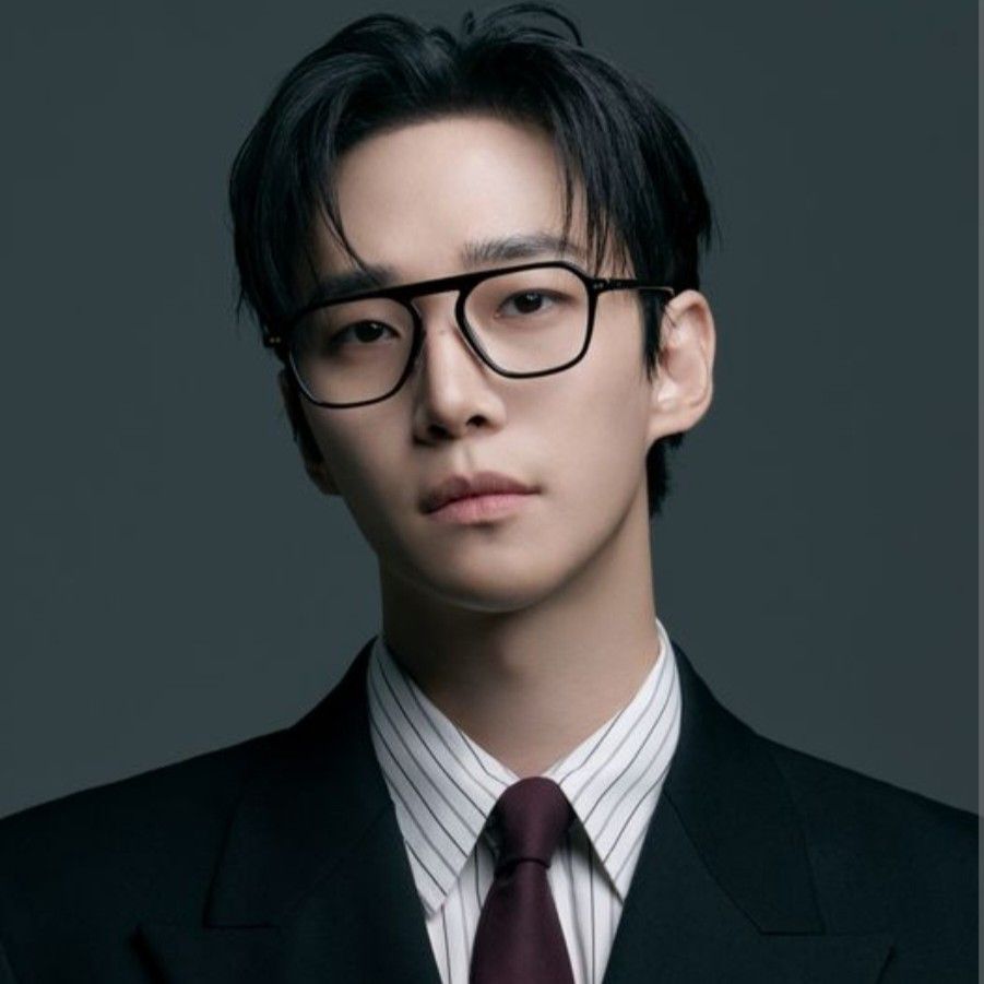 イ・ジュノの最近の活動ショット