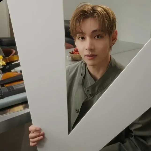 Latest photo of Kim Taehyung (V)