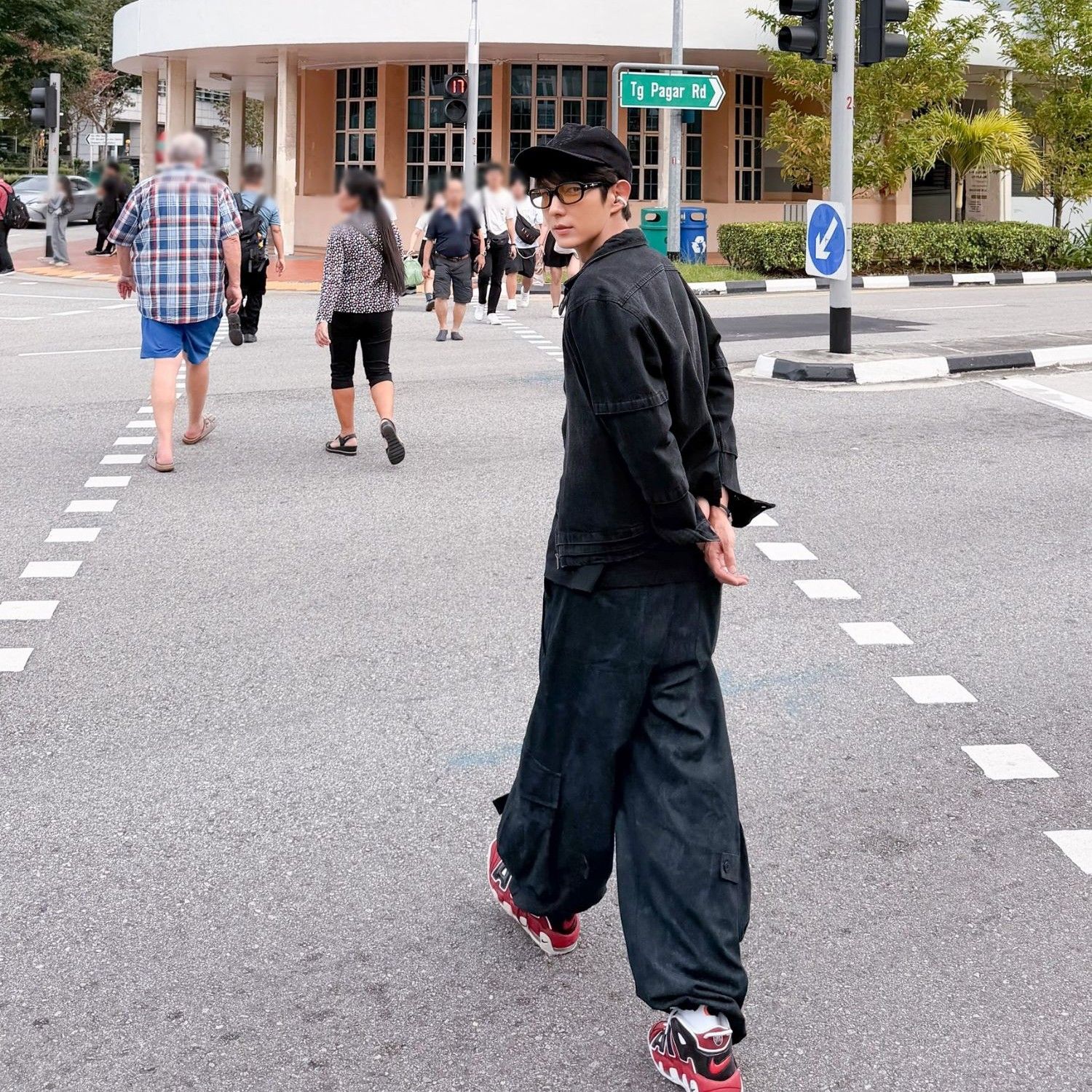 Behind-the-scenes cut of Lee Joongi