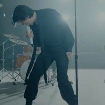 Behind-the-scenes cut of Kim Namgil