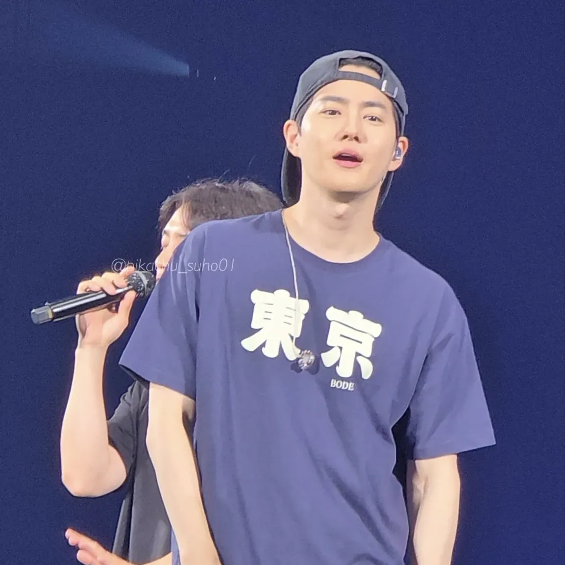 A moment captured by a fan of Suho