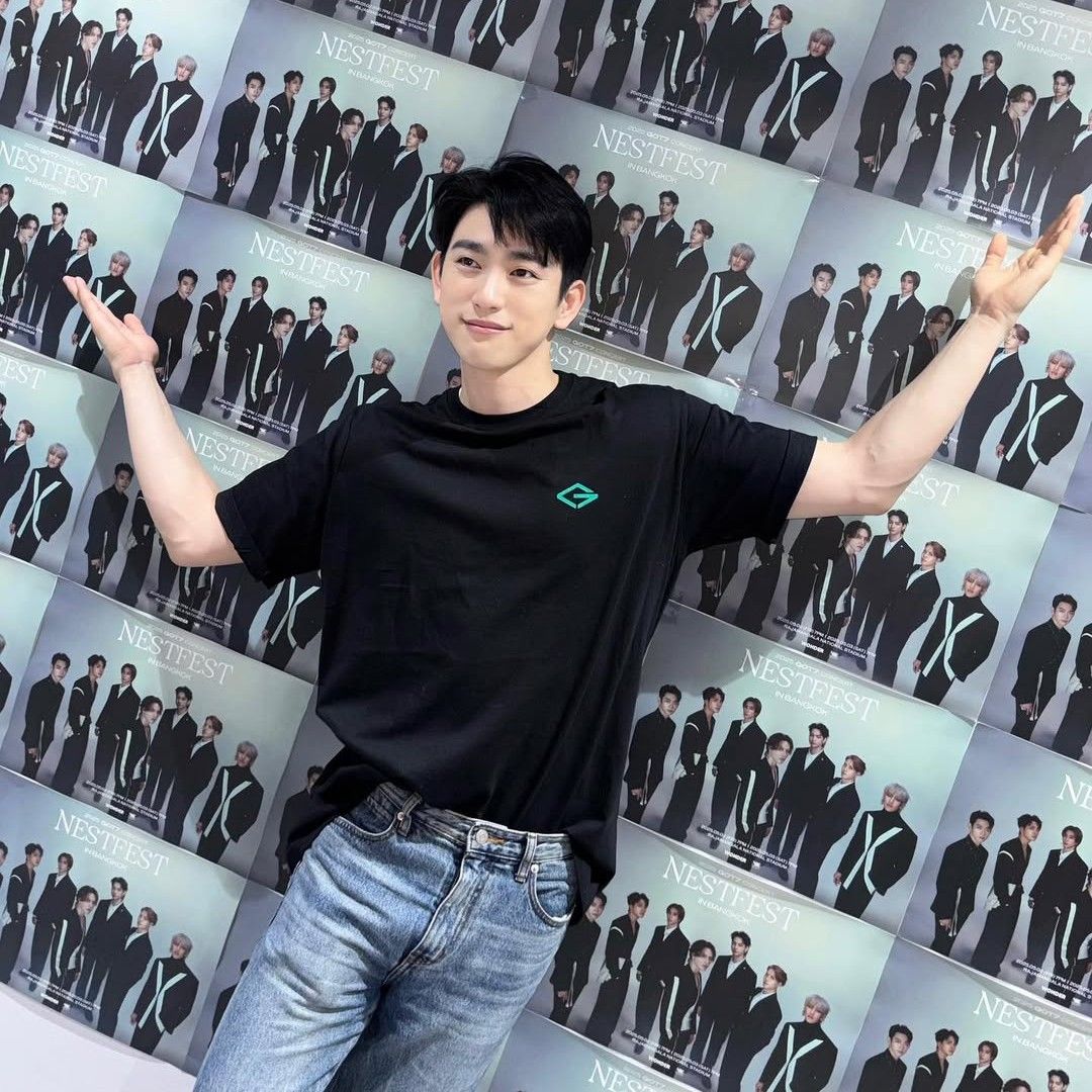 Momen yang diabadikan oleh penggemar Park Jinyoung