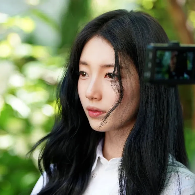 A moment captured by a fan of Bae Suzy