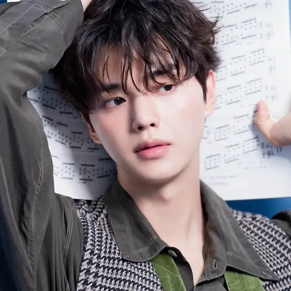 Behind-the-scenes cut of Song Kang