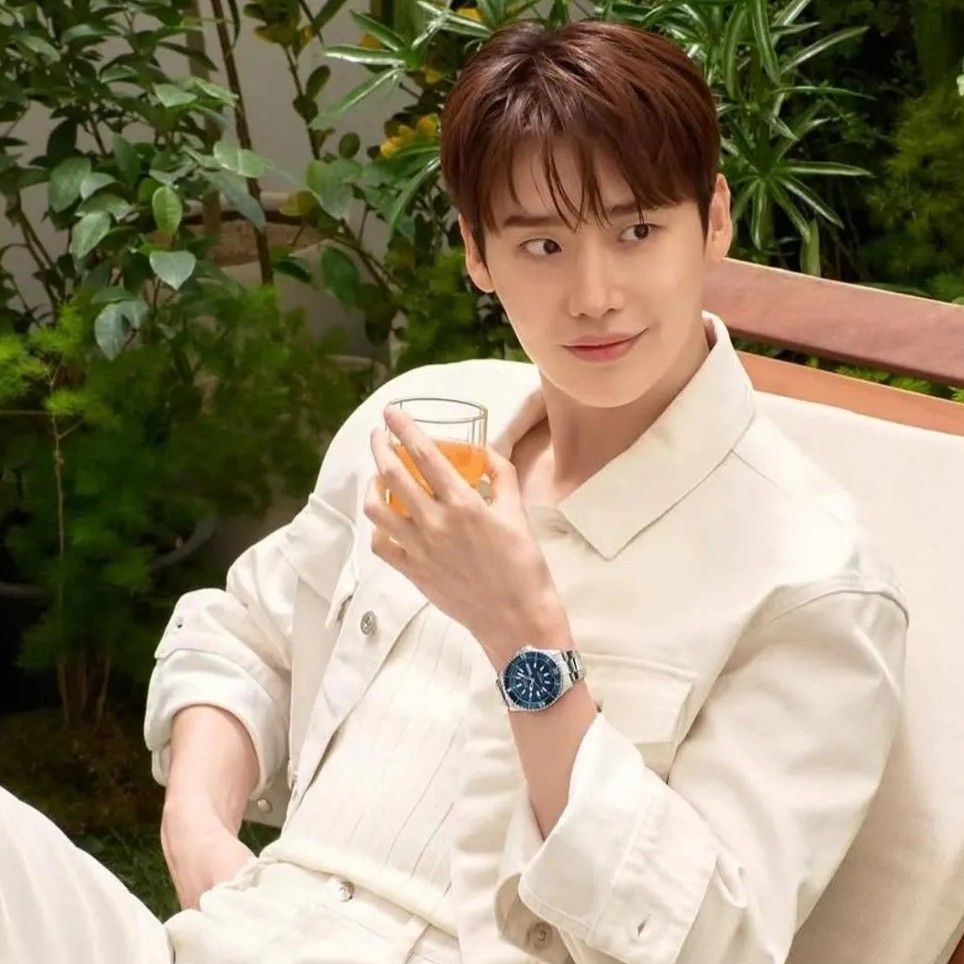 Recent activity shot of Lee Jongsuk