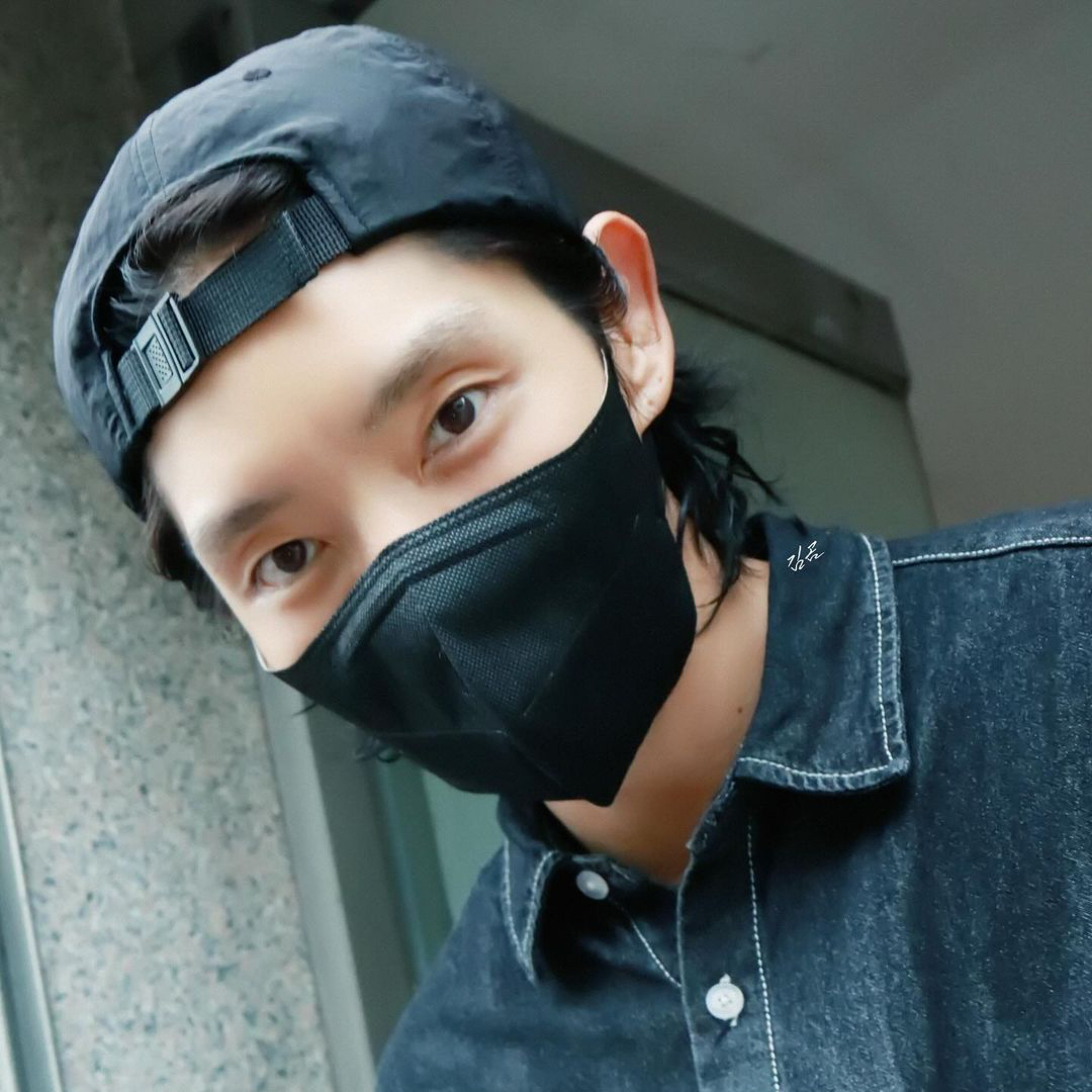 A moment captured by a fan of Lee Joongi