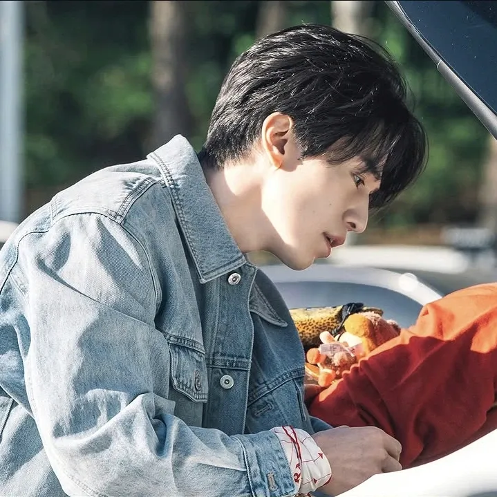 이동욱 최근 활동샷