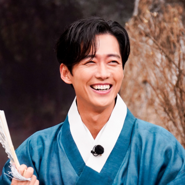 Behind-the-scenes cut of Namkoong Min