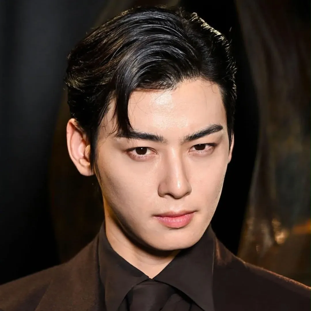 Latest photo of Cha Eunwoo