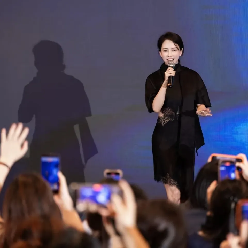 Cuplikan di balik layar dari Song Jihyo