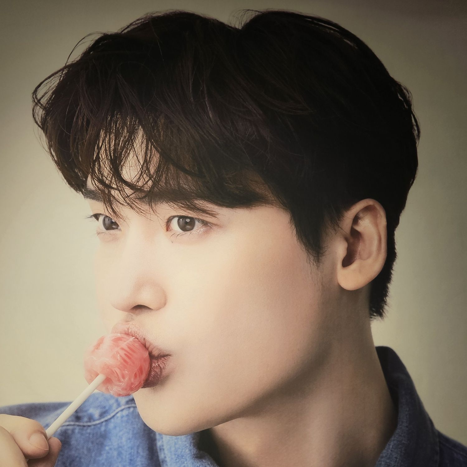 Recent activity shot of Lee Jongsuk