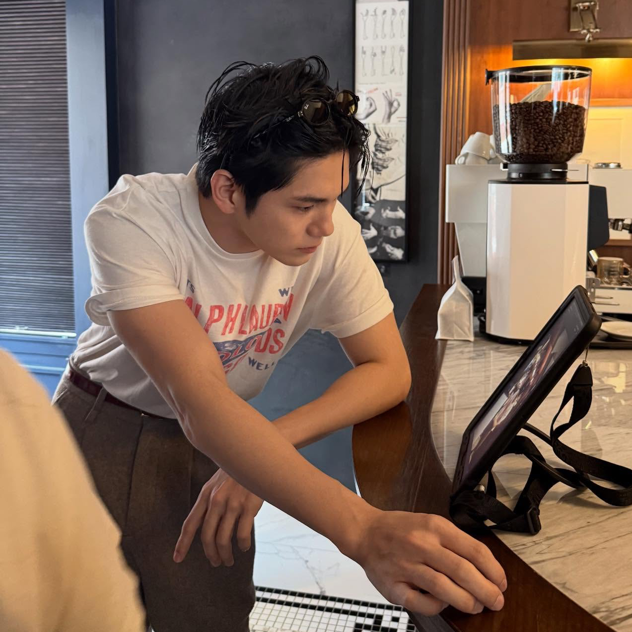 粉絲拍下的邕聖祐瞬間