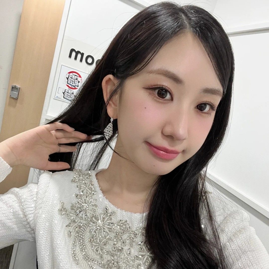 Cuplikan di balik layar dari Jeon Yujin