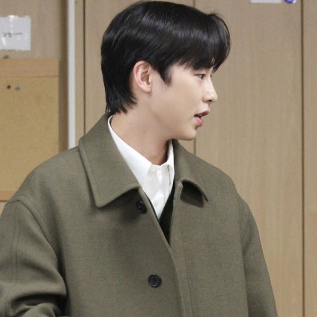 A moment captured by a fan of Lee Jaewook