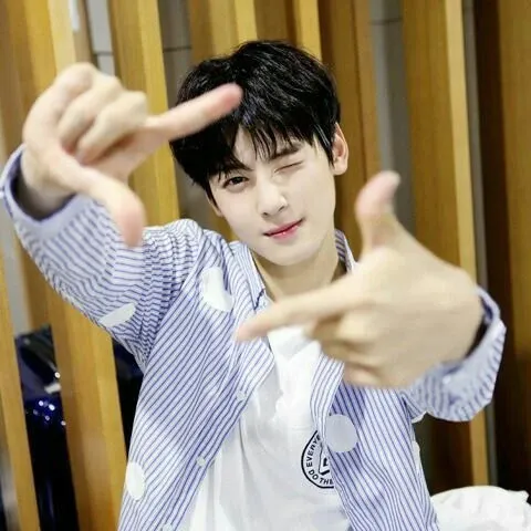 Recent activity shot of Cha Eunwoo