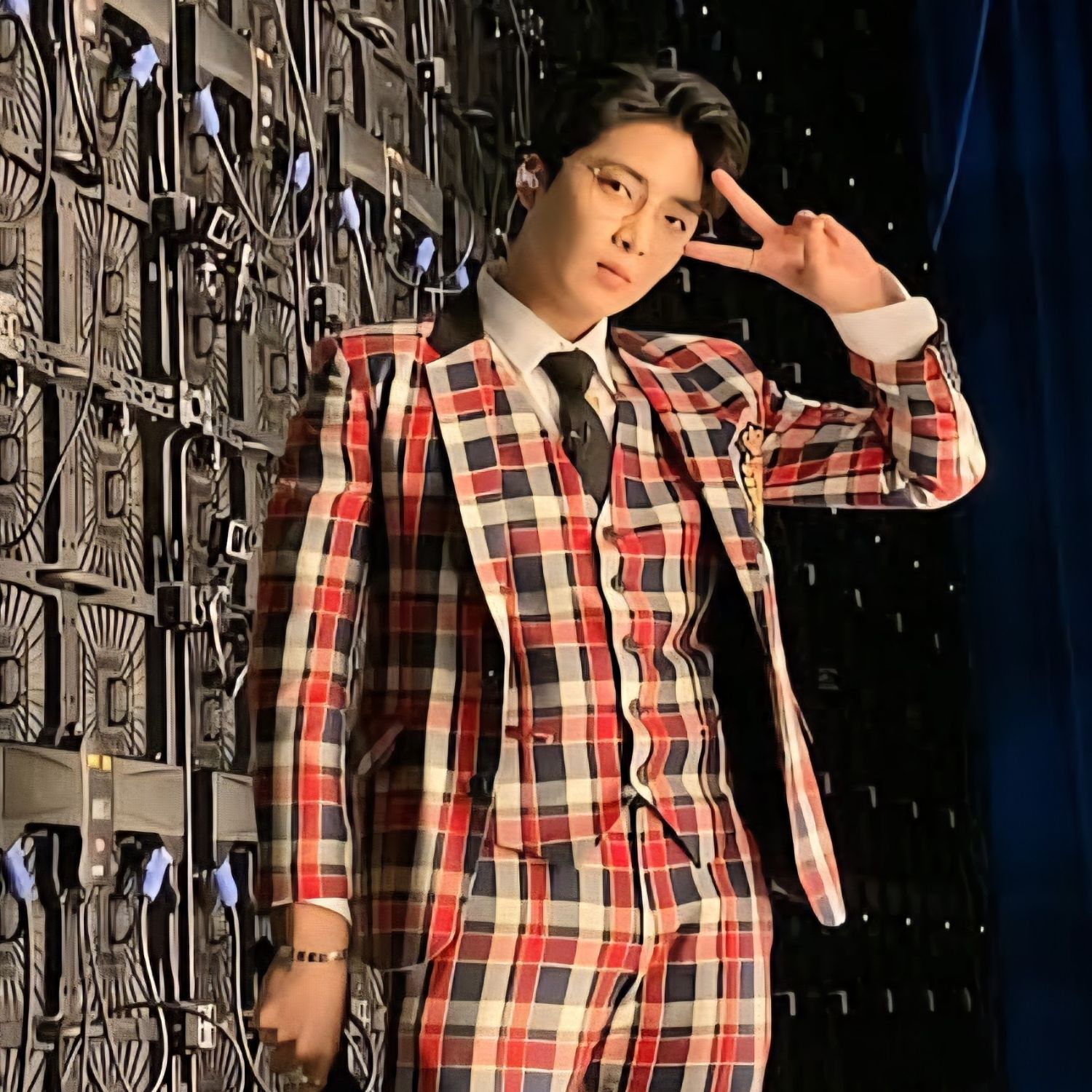 Behind-the-scenes cut of Hwang Yunsung