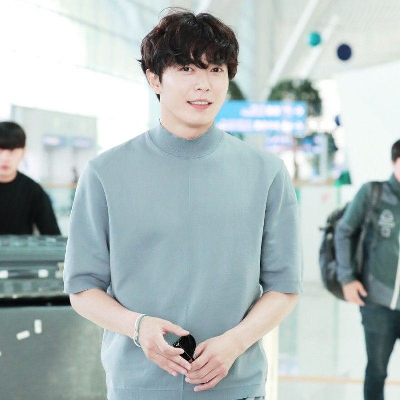 Behind-the-scenes cut of Kim Jaewook