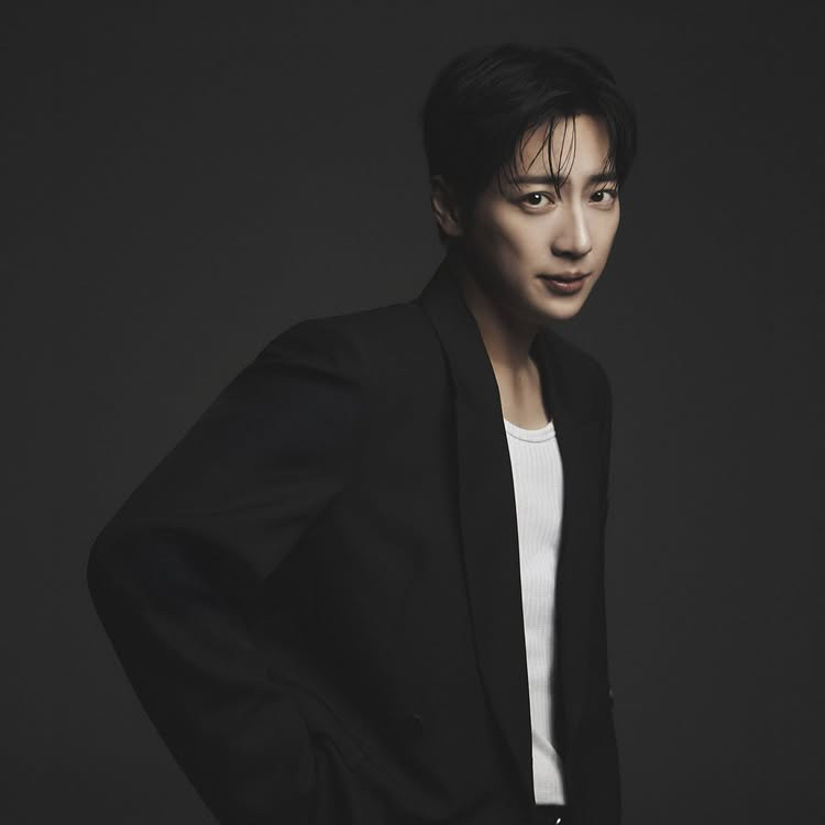 A moment captured by a fan of Lee Sangyeob