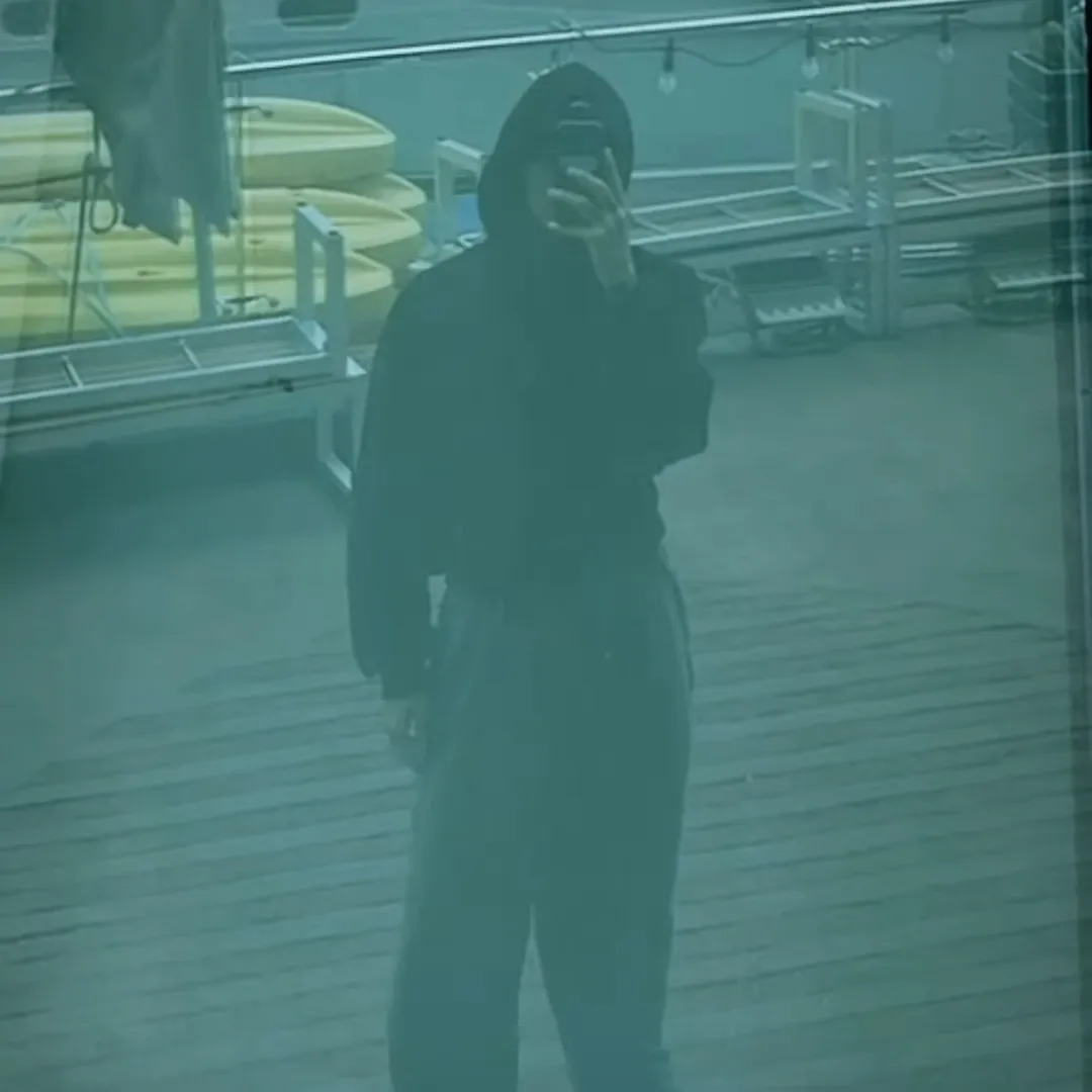 A moment captured by a fan of Ki Moogan