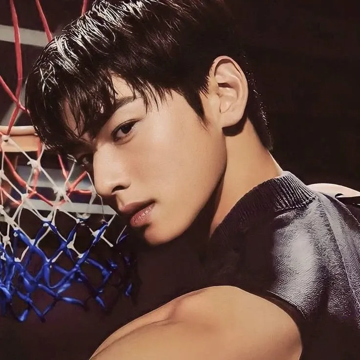 Behind-the-scenes cut of Cha Eunwoo