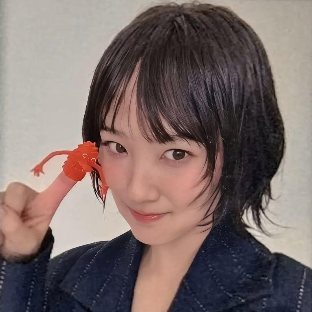 Behind-the-scenes cut of Kim Hyeyoon