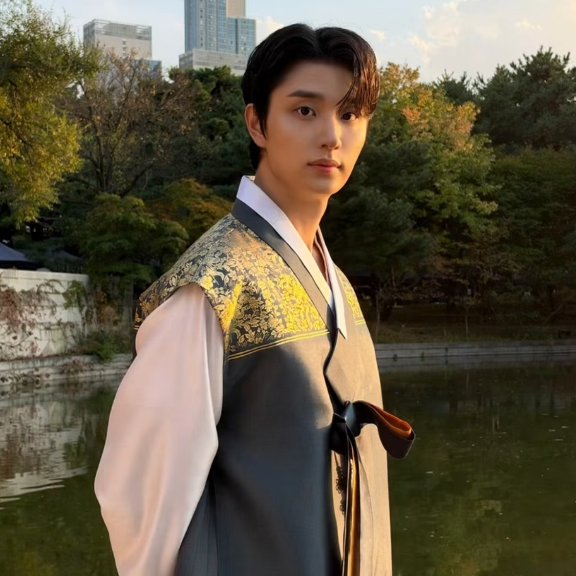 A moment captured by a fan of Kim Jaewon