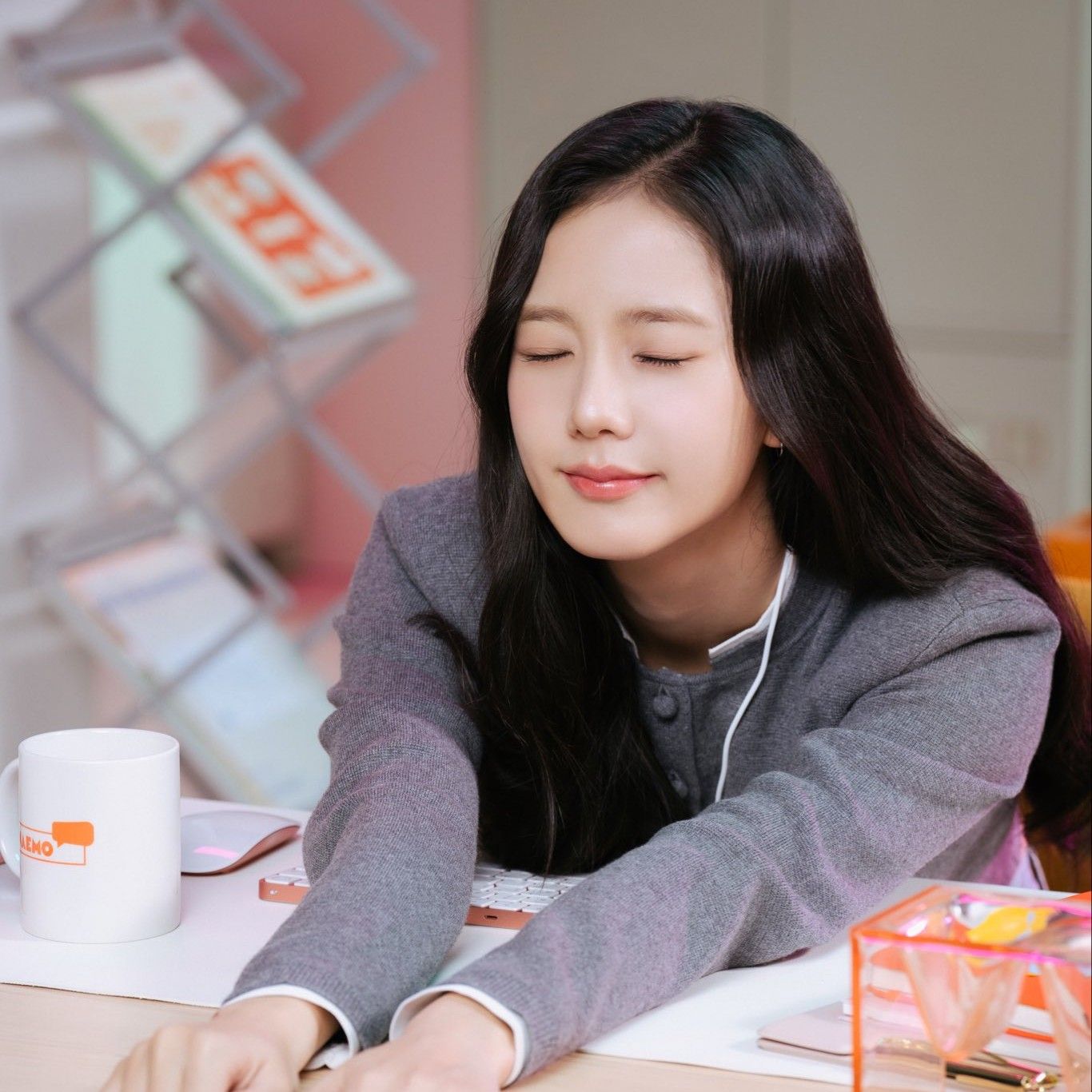 Latest photo of Jisoo (1995)