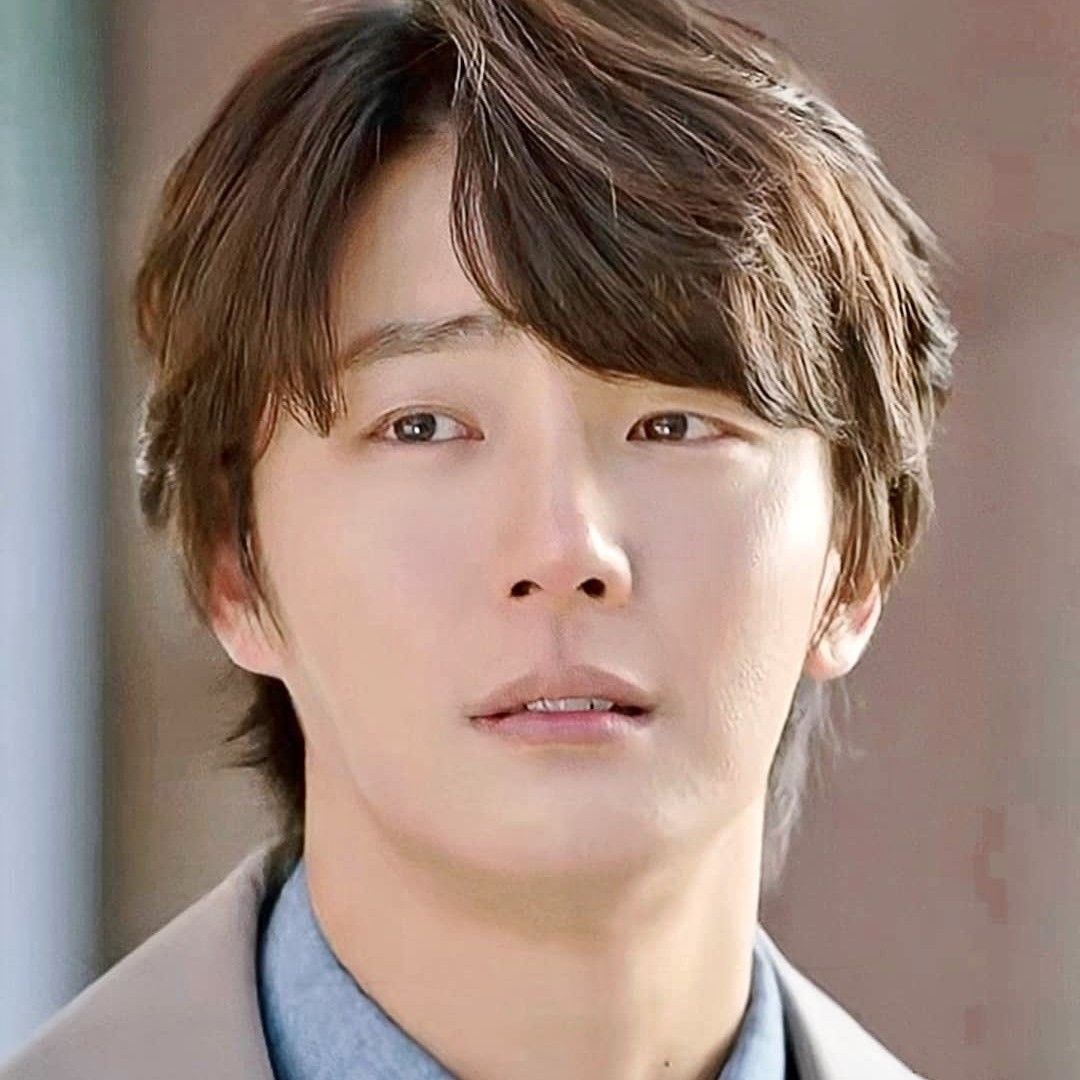 A moment captured by a fan of Yoon Shiyoon