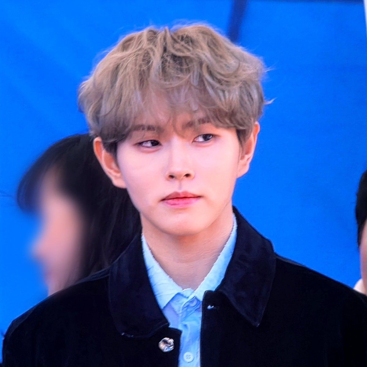 A moment captured by a fan of Lee Byeongchan