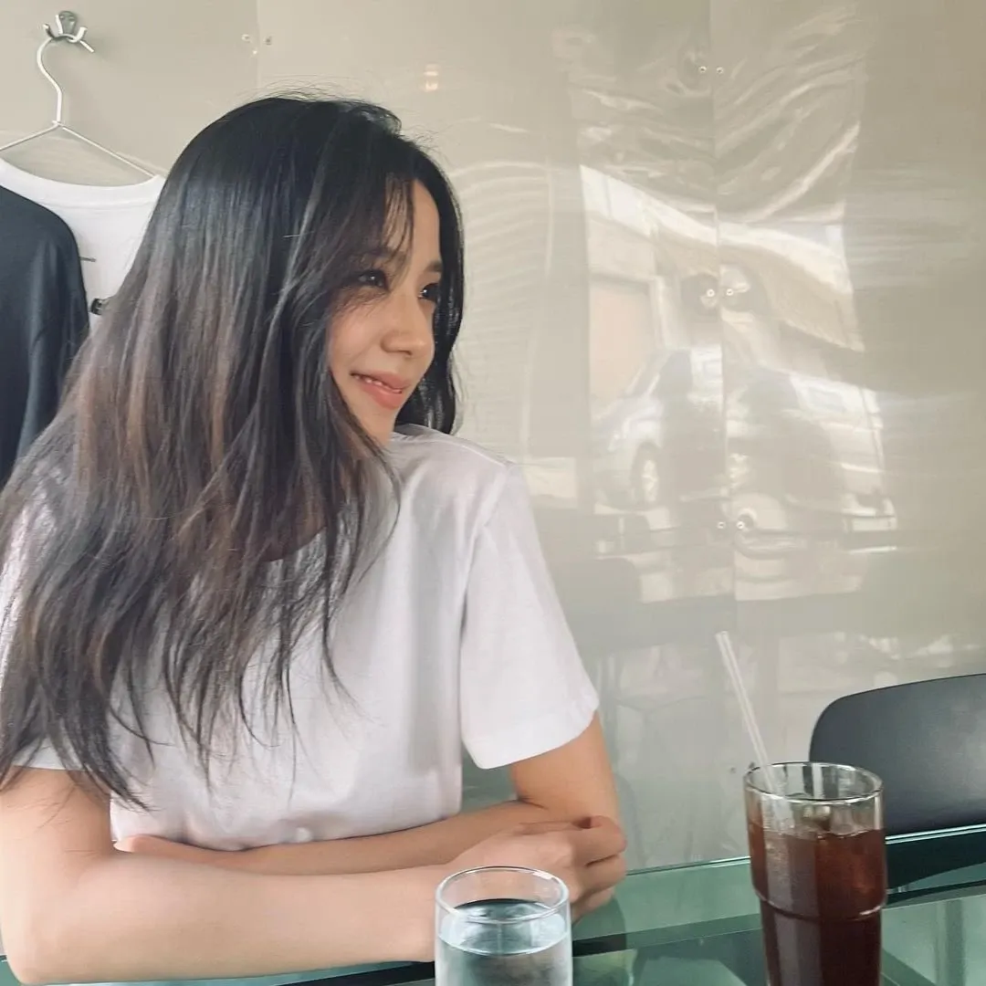 Latest photo of Jisoo (1995)