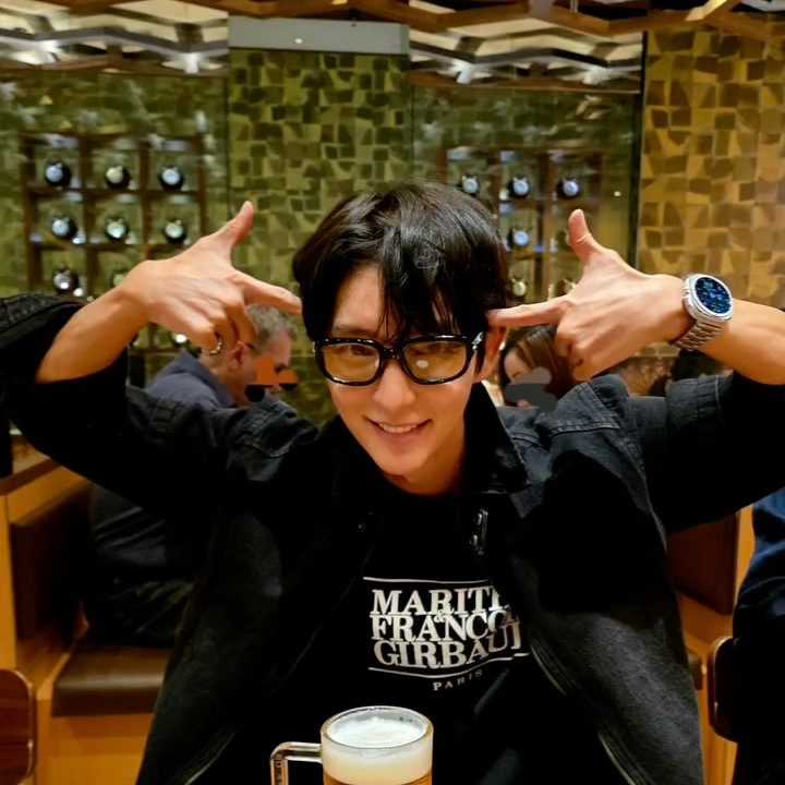 Behind-the-scenes cut of Lee Joongi