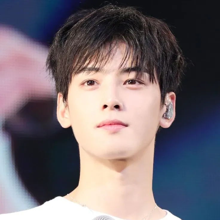 Recent activity shot of Cha Eunwoo