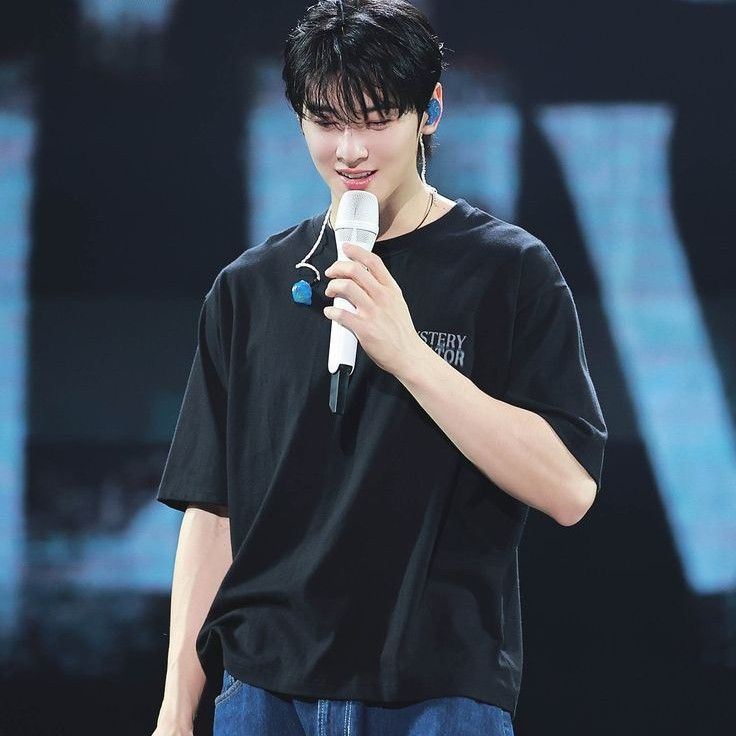 A moment captured by a fan of Cha Eunwoo