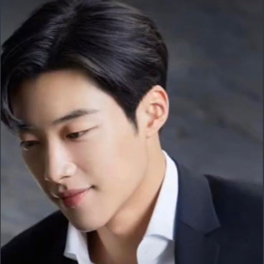 A moment captured by a fan of Woo Dohwan