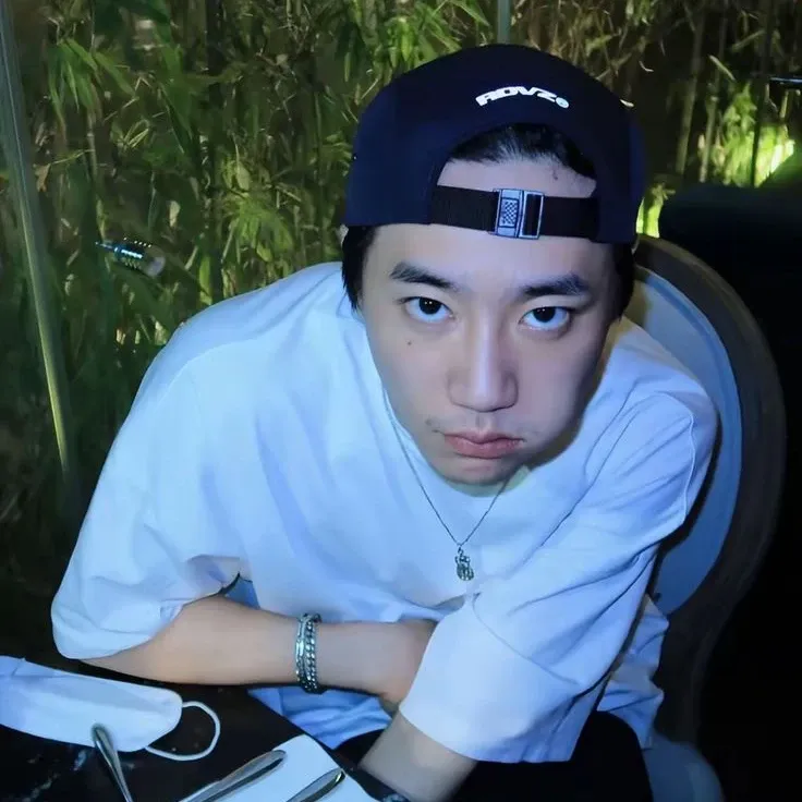 Behind-the-scenes cut of Lee Junyoung