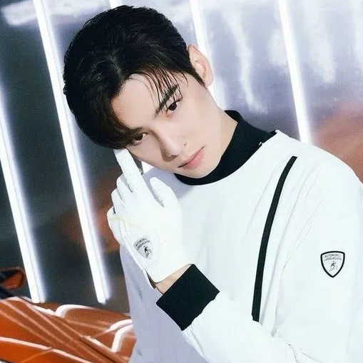 Recent activity shot of Cha Eunwoo
