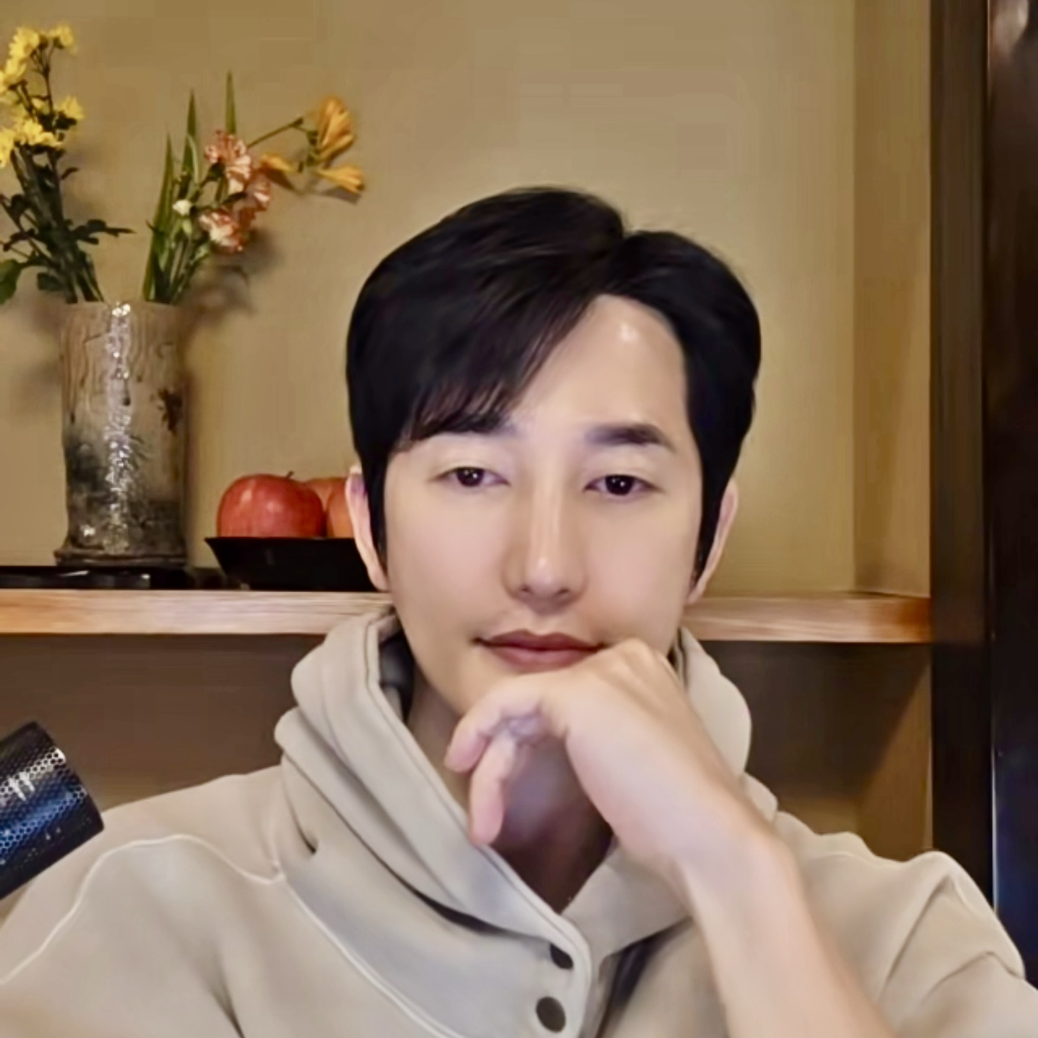 A moment captured by a fan of Park Sihoo