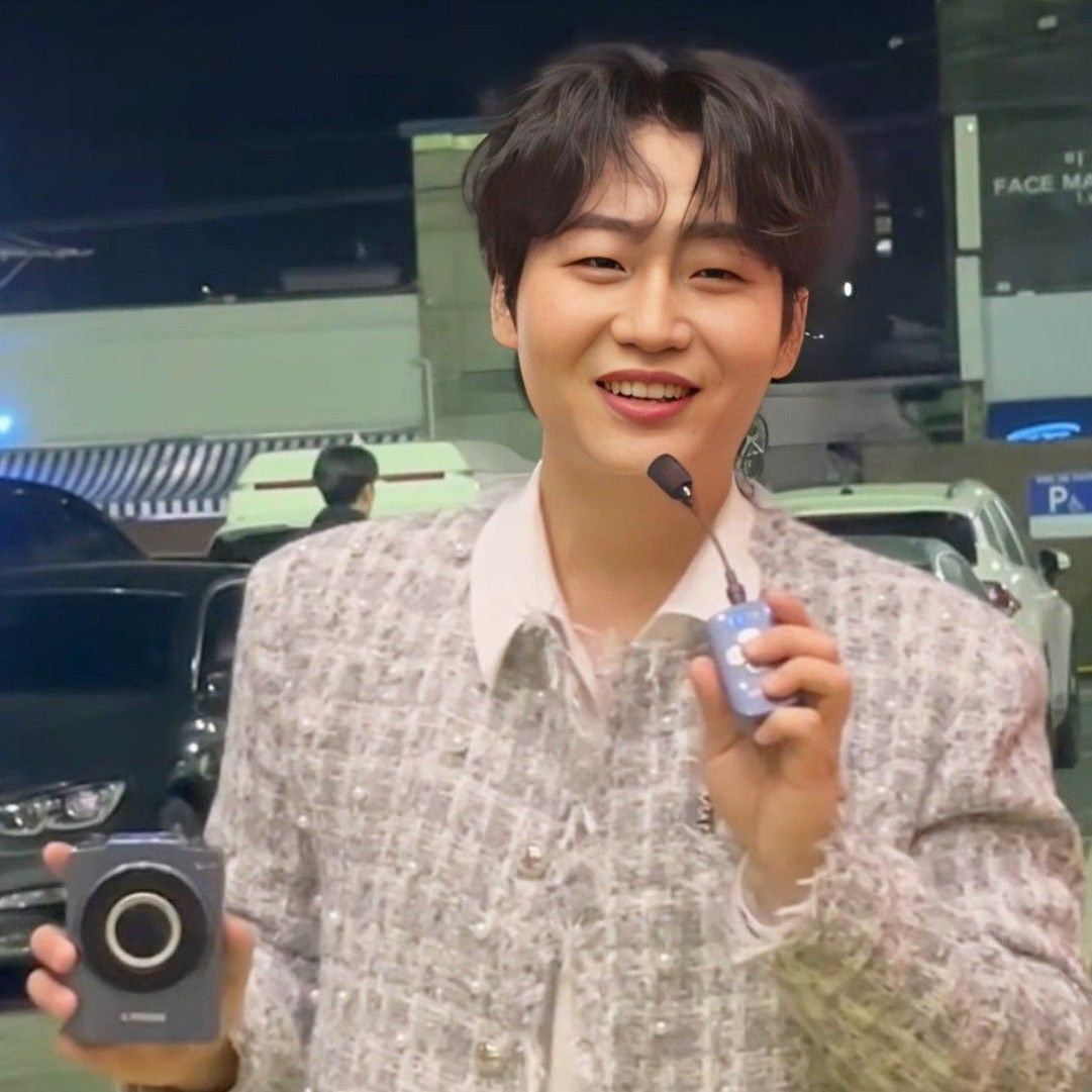 A moment captured by a fan of Min Soohyun