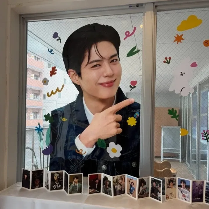 A moment captured by a fan of Park Bogum