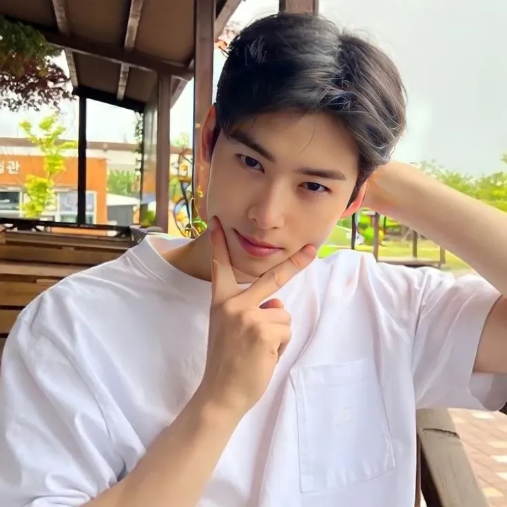 Latest photo of Cha Eunwoo