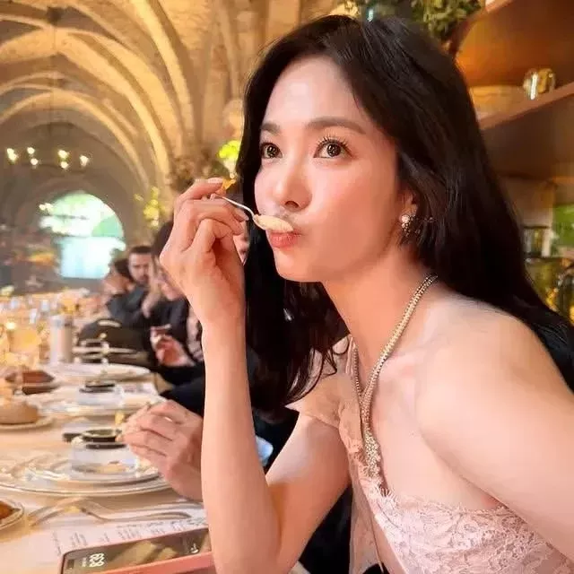 Behind-the-scenes cut of Song Hyekyo