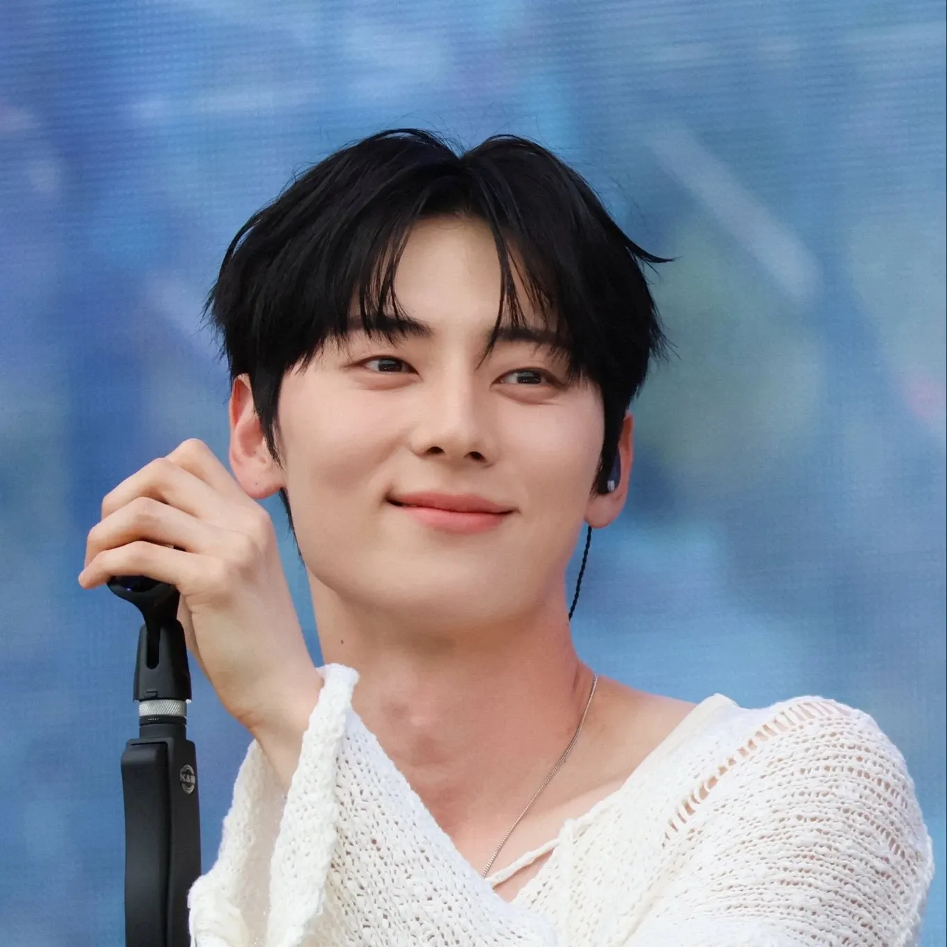 A moment captured by a fan of Hwang Minhyun
