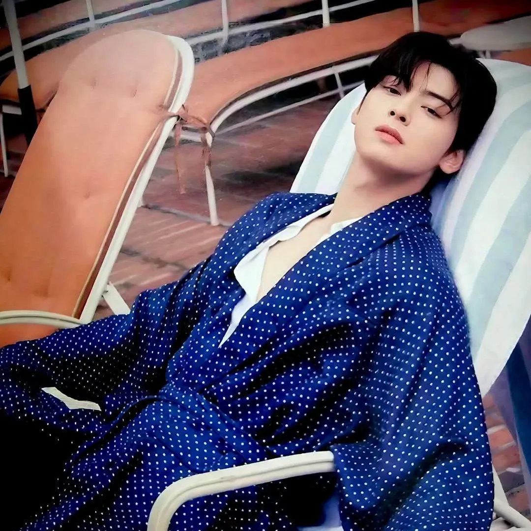 Recent activity shot of Cha Eunwoo
