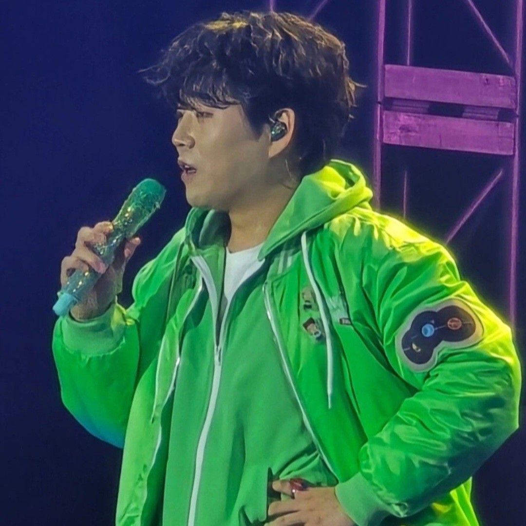 A moment captured by a fan of Hwang Youngwoong