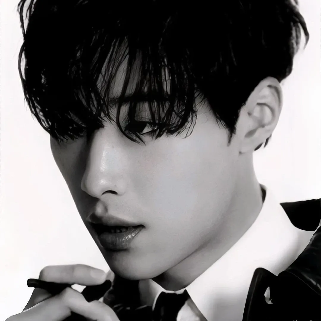 A moment captured by a fan of Woo Dohwan
